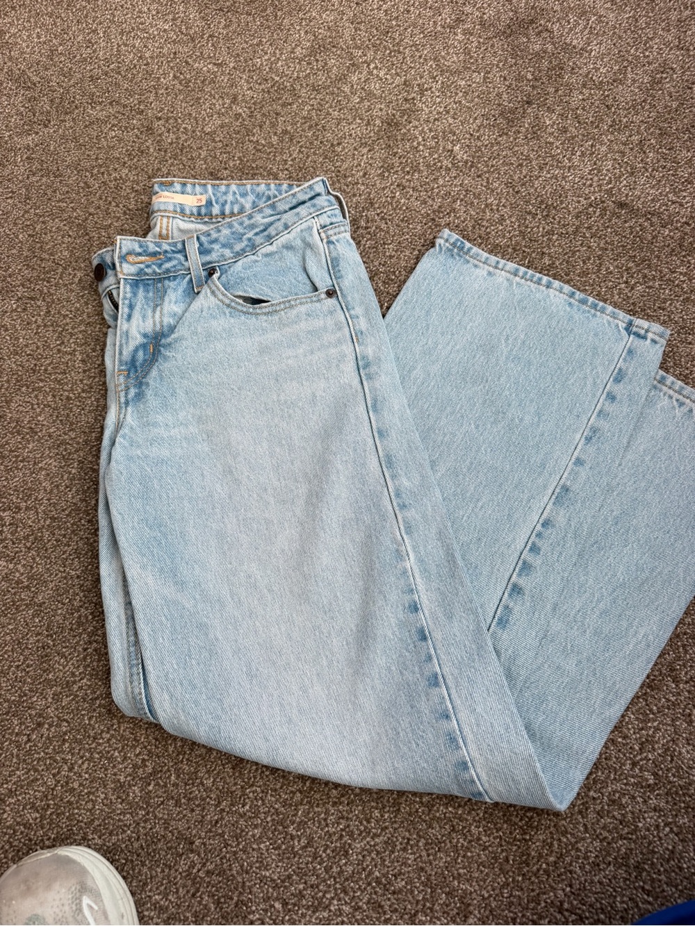 Levi’s Premium Low Loose Women’s Jeans — Size 25 Light Wash